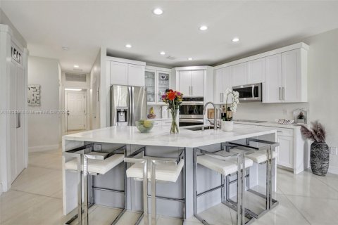 House in Miramar, Florida 6 bedrooms, 352.01 sq.m. № 1730252 - photo 11