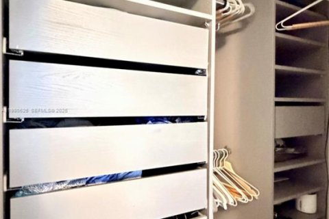 Condo in Miami, Florida, 2 bedrooms  № 2056001 - photo 20