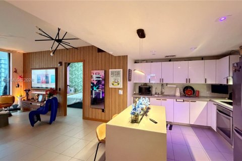 Condo in Miami, Florida, 2 bedrooms  № 2056001 - photo 5