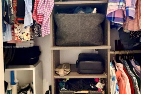 Condo in Miami, Florida, 2 bedrooms  № 2056001 - photo 25