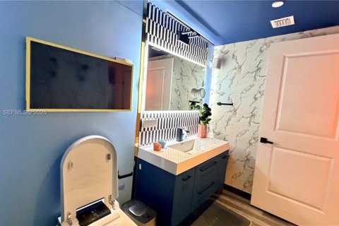 Condo in Miami, Florida, 2 bedrooms  № 2056001 - photo 15