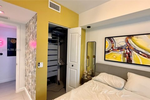 Condo in Miami, Florida, 2 bedrooms  № 2056001 - photo 16
