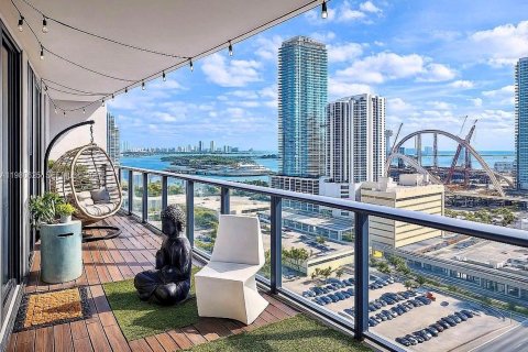 Condo in Miami, Florida, 2 bedrooms  № 2056001 - photo 29
