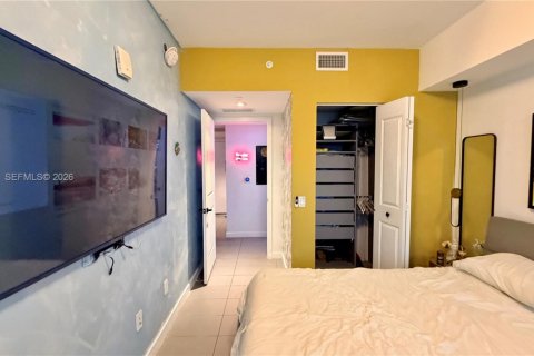 Condo in Miami, Florida, 2 bedrooms  № 2056001 - photo 19