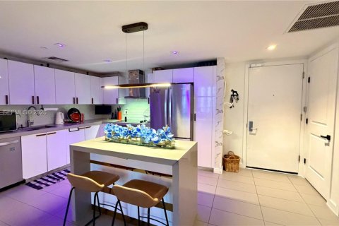 Condo in Miami, Florida, 2 bedrooms  № 2056001 - photo 6