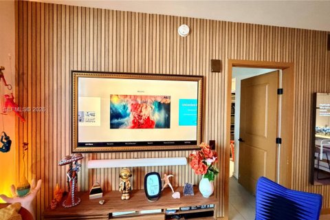 Condo in Miami, Florida, 2 bedrooms  № 2056001 - photo 9