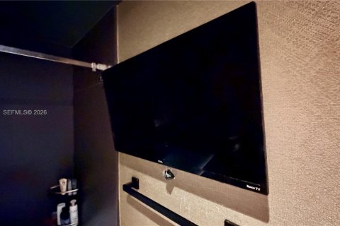 Condo in Miami, Florida, 2 bedrooms  № 2056001 - photo 23