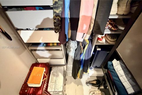 Condo in Miami, Florida, 2 bedrooms  № 2056001 - photo 26