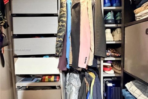 Condo in Miami, Florida, 2 bedrooms  № 2056001 - photo 21