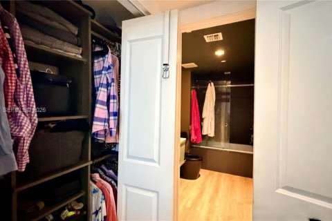 Condo in Miami, Florida, 2 bedrooms  № 2056001 - photo 28