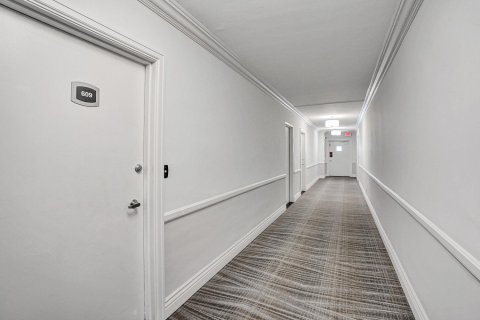 Купить кондоминиум в Форт-Лодердейл, Флорида 59.83м2, № 989264 - фото 1
