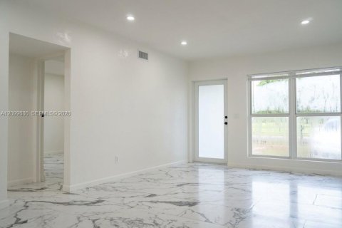 House in West Park, Florida 4 bedrooms, 123.84 sq.m. № 2397574 - photo 6