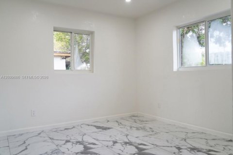 House in West Park, Florida 4 bedrooms, 123.84 sq.m. № 2397574 - photo 9