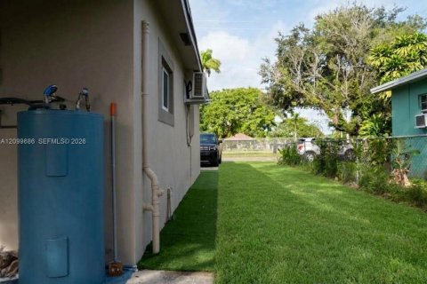 House in West Park, Florida 4 bedrooms, 123.84 sq.m. № 2397574 - photo 24