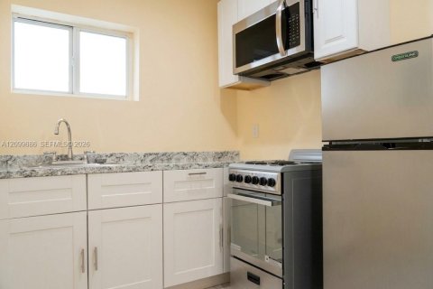 House in West Park, Florida 4 bedrooms, 123.84 sq.m. № 2397574 - photo 17