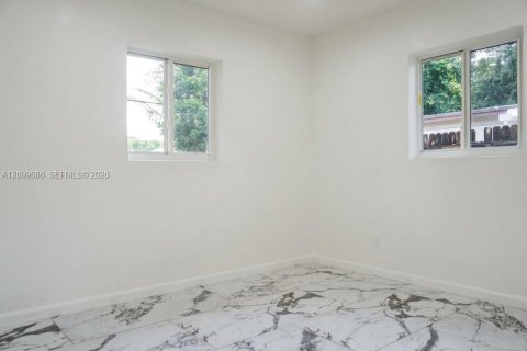 House in West Park, Florida 4 bedrooms, 123.84 sq.m. № 2397574 - photo 11