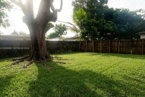 House in West Park, Florida 4 bedrooms, 123.84 sq.m. № 2397574 - photo 25