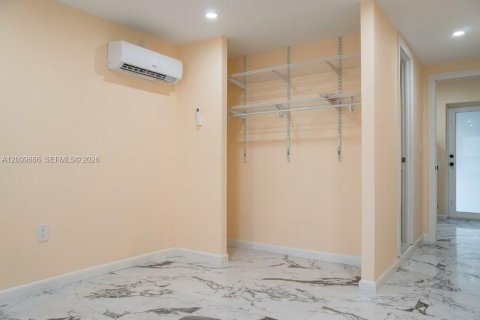 House in West Park, Florida 4 bedrooms, 123.84 sq.m. № 2397574 - photo 19