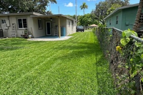 House in West Park, Florida 4 bedrooms, 123.84 sq.m. № 2397574 - photo 28