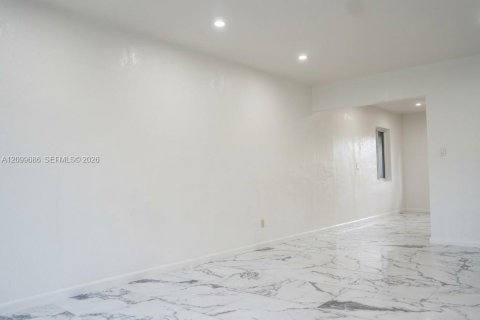 House in West Park, Florida 4 bedrooms, 123.84 sq.m. № 2397574 - photo 7