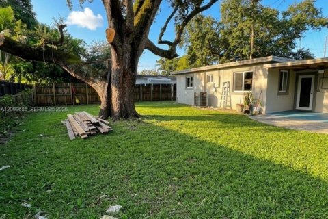 House in West Park, Florida 4 bedrooms, 123.84 sq.m. № 2397574 - photo 27