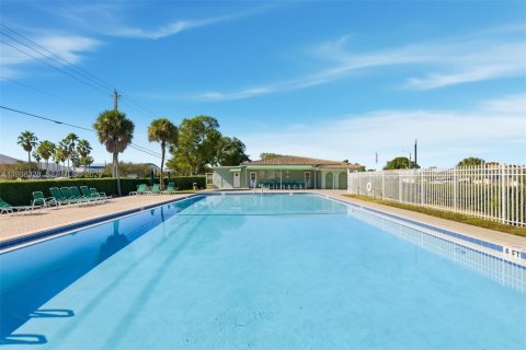 Купить виллу или дом в Тамарак, Флорида 2 спальни, 117.8м2, № 1996825 - фото 27