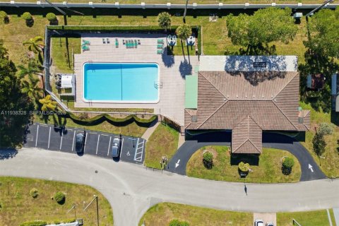 Купить виллу или дом в Тамарак, Флорида 2 спальни, 117.8м2, № 1996825 - фото 26