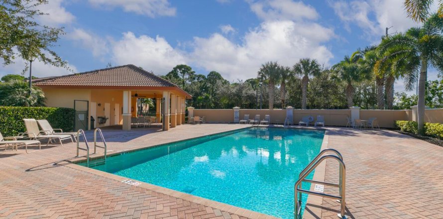 Condo in Stuart, Florida, 3 bedrooms № 1120095