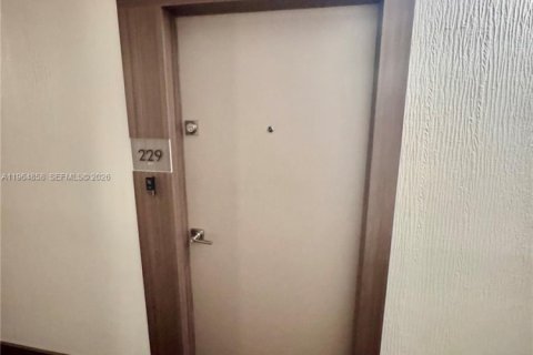 Condo in Aventura, Florida, 2 bedrooms  № 2028189 - photo 4