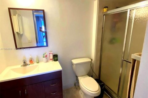 Condo in Aventura, Florida, 2 bedrooms  № 2028189 - photo 17