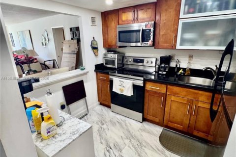 Condo in Aventura, Florida, 2 bedrooms  № 2028189 - photo 7