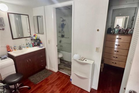 Condo in Aventura, Florida, 2 bedrooms  № 2028189 - photo 12
