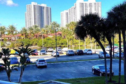 Condo in Aventura, Florida, 2 bedrooms  № 2028189 - photo 23