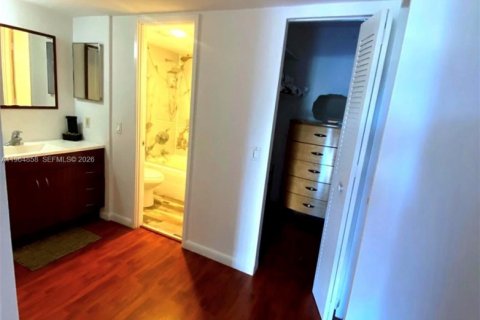 Condo in Aventura, Florida, 2 bedrooms  № 2028189 - photo 15