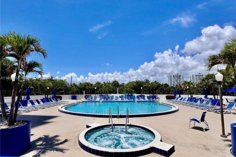 Condo in Aventura, Florida, 2 bedrooms  № 2028189 - photo 20