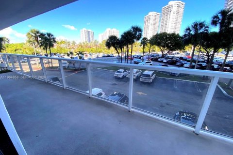 Condo in Aventura, Florida, 2 bedrooms  № 2028189 - photo 24