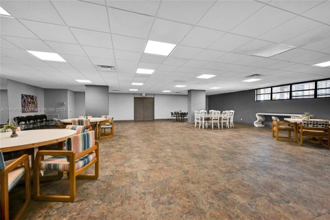 Condo in Hallandale Beach, Florida, 1 bedroom  № 2052865 - photo 24