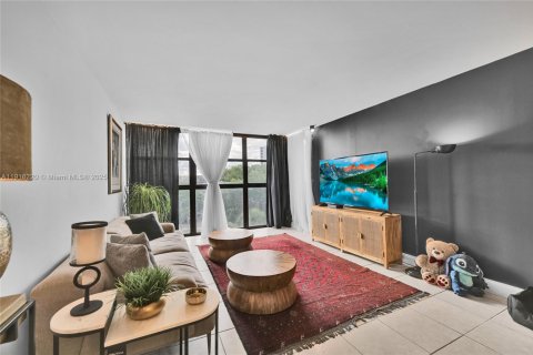 Condo in Hallandale Beach, Florida, 1 bedroom  № 2052865 - photo 12