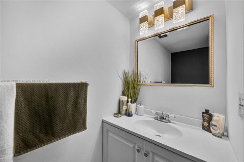 Condo in Hallandale Beach, Florida, 1 bedroom  № 2052865 - photo 6