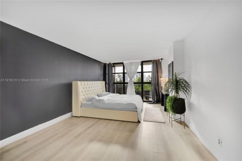 Condo in Hallandale Beach, Florida, 1 bedroom  № 2052865 - photo 15