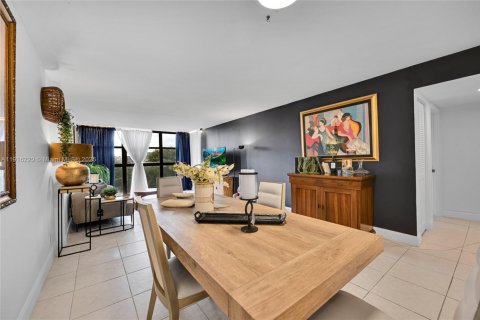 Condo in Hallandale Beach, Florida, 1 bedroom  № 2052865 - photo 9