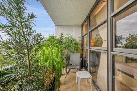 Condo in Hallandale Beach, Florida, 1 bedroom  № 2052865 - photo 18