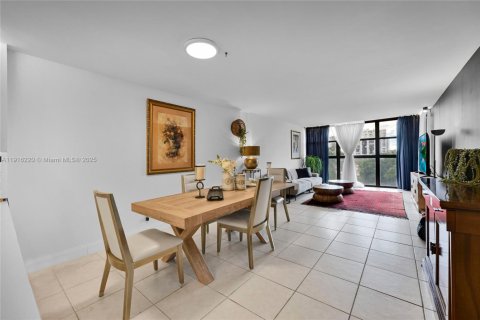 Condo in Hallandale Beach, Florida, 1 bedroom  № 2052865 - photo 8