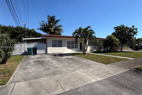 Villa ou maison à vendre à Hialeah, Floride: 3 chambres, 118.45 m2 № 1964014 - photo 2