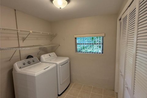 Villa ou maison à vendre à Hialeah, Floride: 3 chambres, 118.45 m2 № 1964014 - photo 21