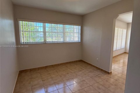 Villa ou maison à vendre à Hialeah, Floride: 3 chambres, 118.45 m2 № 1964014 - photo 9