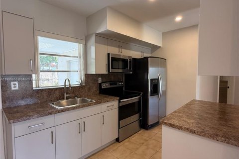 Villa ou maison à vendre à Hialeah, Floride: 3 chambres, 118.45 m2 № 1964014 - photo 14