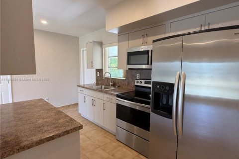 Villa ou maison à vendre à Hialeah, Floride: 3 chambres, 118.45 m2 № 1964014 - photo 16