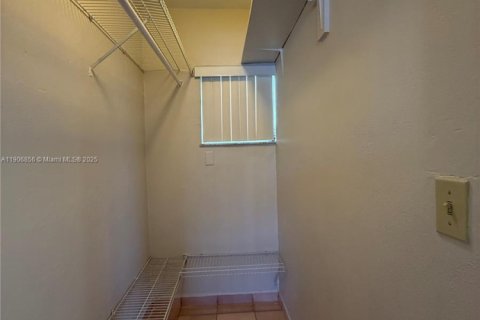 Villa ou maison à vendre à Hialeah, Floride: 3 chambres, 118.45 m2 № 1964014 - photo 12