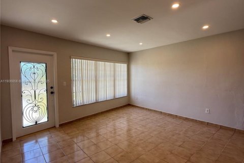 Villa ou maison à vendre à Hialeah, Floride: 3 chambres, 118.45 m2 № 1964014 - photo 8